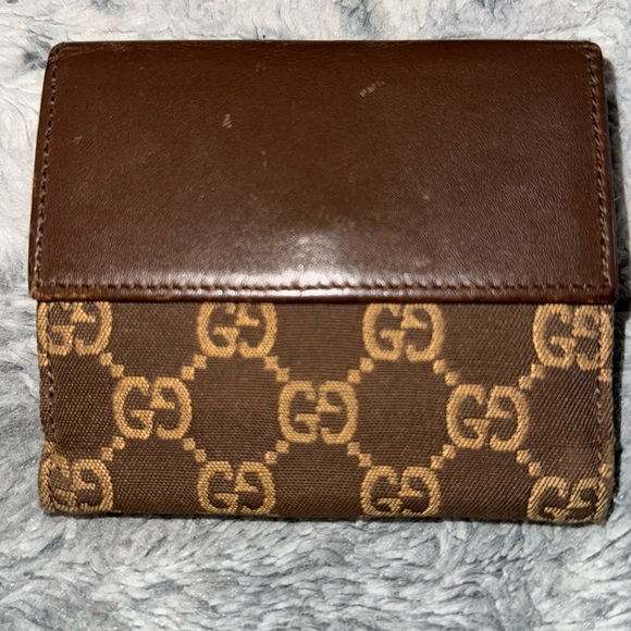 Women’s or Men's Gucci GG monogram canvas Key locking hardware Bi-Fold wallet! - Picture 6 of 17